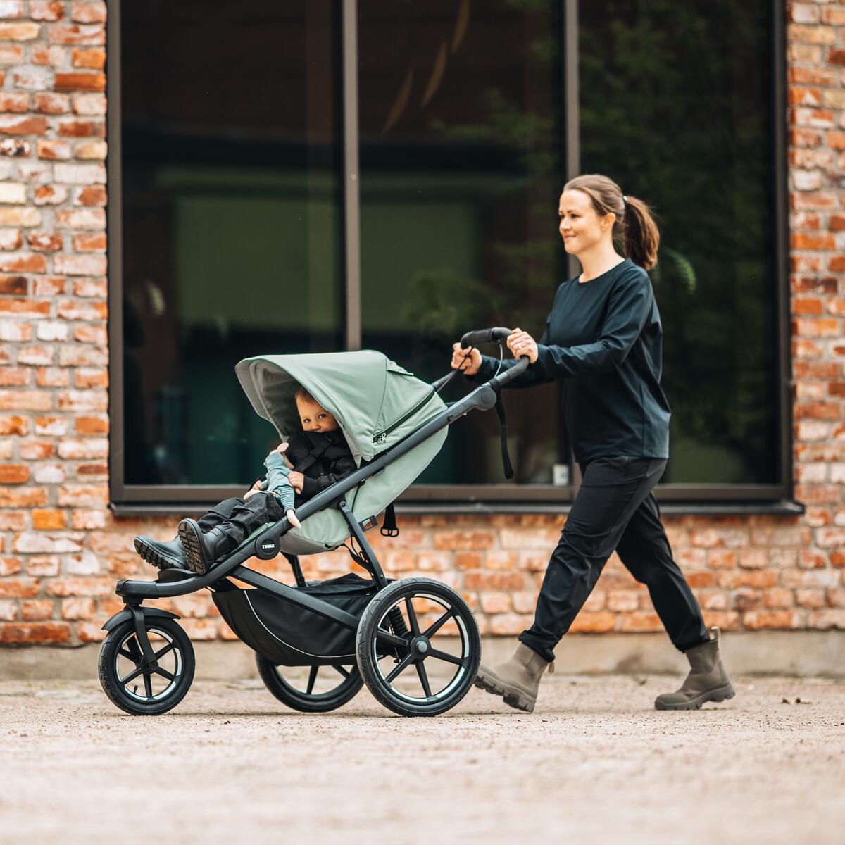 【ブラック、グリーン6月末予定、予約受付中】Thule Urban Glide 3（スーリー アーバングライド3）ジョギングベビーカー